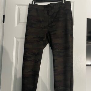 Sanctuary size large camouflage stretch fit pants.